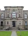 Mittelrisalit der Frontfassade des Hauptgebäudes
