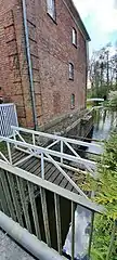 Gebäude-seite am Mühlen-kanal