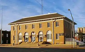 Woodward Federal Courthouse and Post Office, einer von fünf Einträgen des Countys im NRHP