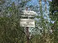 Hinweisschild zum Gedenkstein
