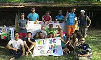 Personengruppe mit Plakat