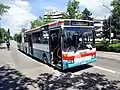 Mercedes-Benz-Bus O 407 in der Bushaltestelle des Gauß-Gymnasiums und des Bildungszentrums in Richtung Worms Hauptbahnhof
