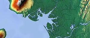Die Mündungslagune des Wouri mit dem Mont Cameroun im Nordwesten.