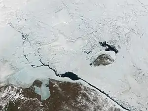 Satellitenbild der Ostsibirischen See, links unten die Tschaunbucht