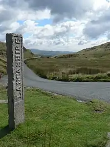 Der Three Shires Stein auf dem Wrynose Pass