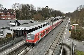 Bahnhof Hösel mit S-Bahn-Zug mit x-Wagen 2014, vor der Modernisierung
