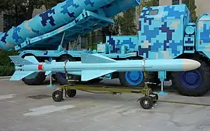 YJ-83 bei einer Ausstellung