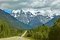 Der Yellowhead Highway Richtung Mount Robson (3954 m)