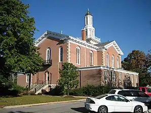 Das Kendall County Courthouse in Yorkville, gelistet im NRHP Nr. 98001354