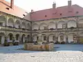 Nord- und Ostflügel mit Renaissance-Brunnen