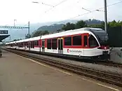 Zentralbahn ABt 8 941 vor Spatz ABe 130 007 in Stansstad kurz nach Ablieferung