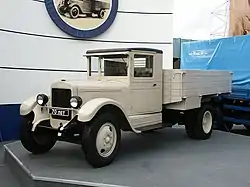 Restaurierter ZIS-5 aus dem Jahr 1933 auf einer Ausstellung in Moskau (2003)