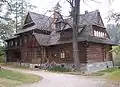 Außenansicht der Villa Koliba