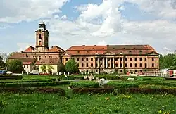 Burg (links) und Promnitz-Schloss in Sorau (seit 1559 im Besitz der Familie)