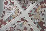 Blick von unten auf die Kirchendecke, Scheitelpunkt eine Kreuzgratgewölbes mit Symbolen der Evangelisten