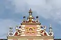 Giebelaufsatz mit Renaissance-Dekoration