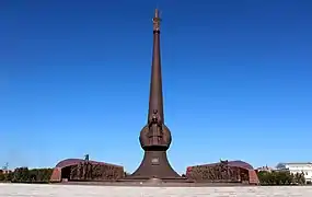 Denkmal der Verteidiger der Heimat (1998–2001, Architekten A. Beksultanow, N. Konopolzew, Bildhauer D. B. Namdakow)