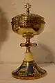 Ziborium, von E.H. gefertigt für die St.Franziskus-Kirche in Hamburg-Barmbek-Nord. Mit Feueremail+Stein, Silber, vergoldet.