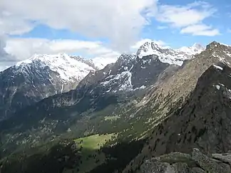 Gipfel der südlichen Texelgruppe von der Mutspitze gesehen, darunter Zielspitze, Tschigat und Lodner