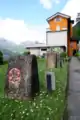 Historische Grenzsteine im Garten