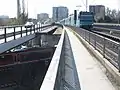 Regionalbahn kreuzt auf der Main-Weser-Bahn, gesehen vom Fußgängersteg nach Ginnheim