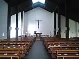 Blick vom Haupteingang zum Altar