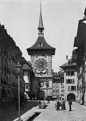Kramgasse mit Stadtbach um 1865, dahinter der Zytglogge