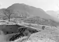 Geschütz der Südbatterie Monte Ceneri, Hintergrund: Cima di Medeglia, Alpe di Grumo/Grun, Infanteriestützpunkte 1, 2 und 3