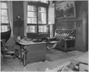 Amtszimmer im Neuen Rathaus April 1945, stellvertretender Oberbürgermeister und Stadtkämmerer Ernst Kurt Lisso mit Familie.