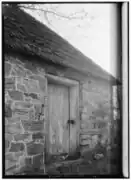 Tür in einem alten Steinhaus