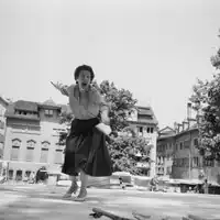 Maria Becker inszeniert Jedermann als Freilichtaufführung im St. Peterhofstatt, Foto: Comet Photo, ETH-Bibliothek, 1954