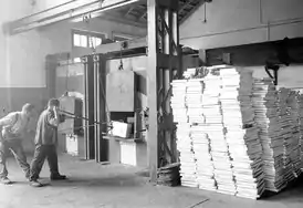 Aluminiumblöcke werden im Glühofen vorgewärmt, um die Walzfähigkeit zu verbessern