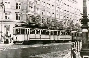 Triebwagen 4311 mit zwei Beiwagen auf der Linie 55E am Knie (Ernst-Reuter-Platz), 1941