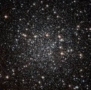 Aufnahme von NGC 4833 des Hubble-Weltraumteleskops