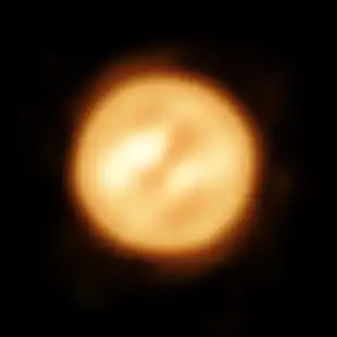 Rekonstruiertes Bild von Antares, basierend auf Interferometrie mit dem Instrument AMBER mit 3 Auxiliary Telescopes in einem Abstand bis zu 82 m bei einer Wellenlänge von 2 µm.