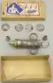 Kuchenspritze mit 3 Tüllen und 4 Einlegscheiben, um 1930; Bestand des MEK.