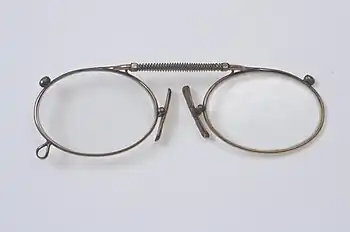 1900, Asti-Klemmer für torische Gläser